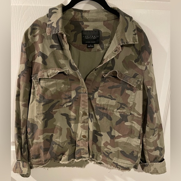 Snap front camo shirt jacket, size medium - Picture 1 of 7